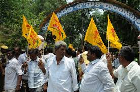 tdp dharna,veerendra goud,trs,tdp,mla,jump  మాజీ హోంమంత్రి తనయుడి అరెస్టు..!!